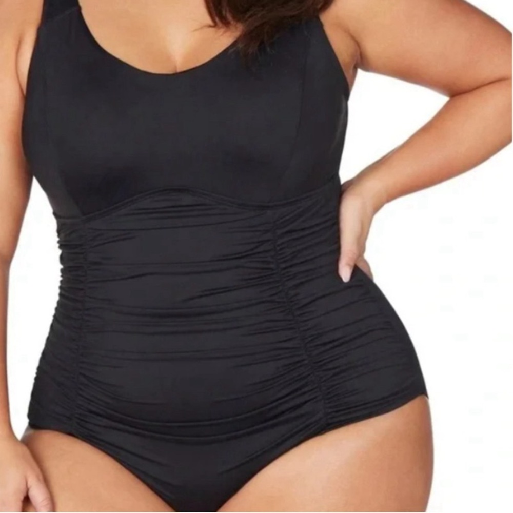 NWT ARTESANDS One Piece Body Shaper Black
Plus Size 20 E / F Cup Underwire